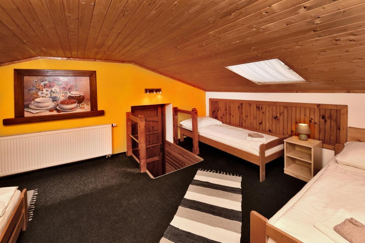 Hotel Vila Martina Poprad Esterno foto